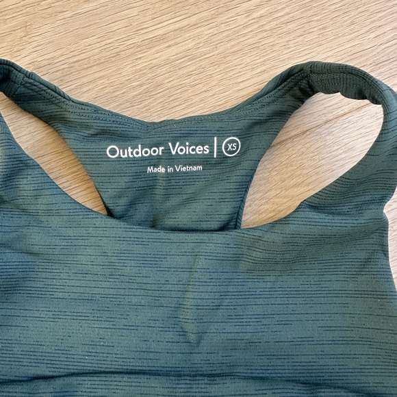 Outdoor Voices Womens XS Move Free Crop Tank Top in Evergreen/Green - Picture 2 of 3